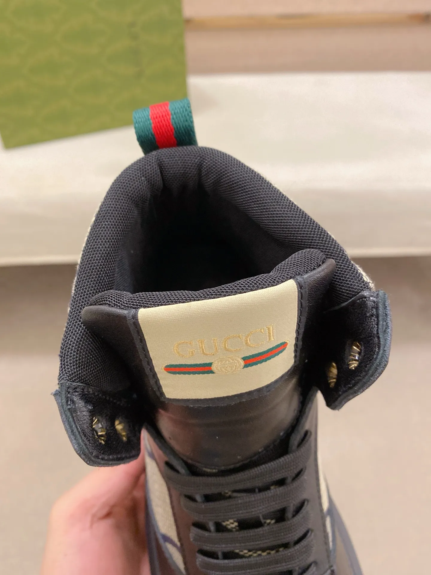 Men's clothing and shoes: 420💰 (GUCCI) The latest model from the official website🎁🎁Casual and fashionable men's shoes👟, hot style💥The version is simple and elegant, exclusive for trendy men. The unique latest brand elements from the official website👑Original Gucci decoration, fashionable and generous, the fabric is original cowhide ✅Mesh breathable lining, the official website specifies wear-resistant casual outsole, the classic model is taken in kind at the counter🎬38-44 (can be customized for 45 non-refundable)